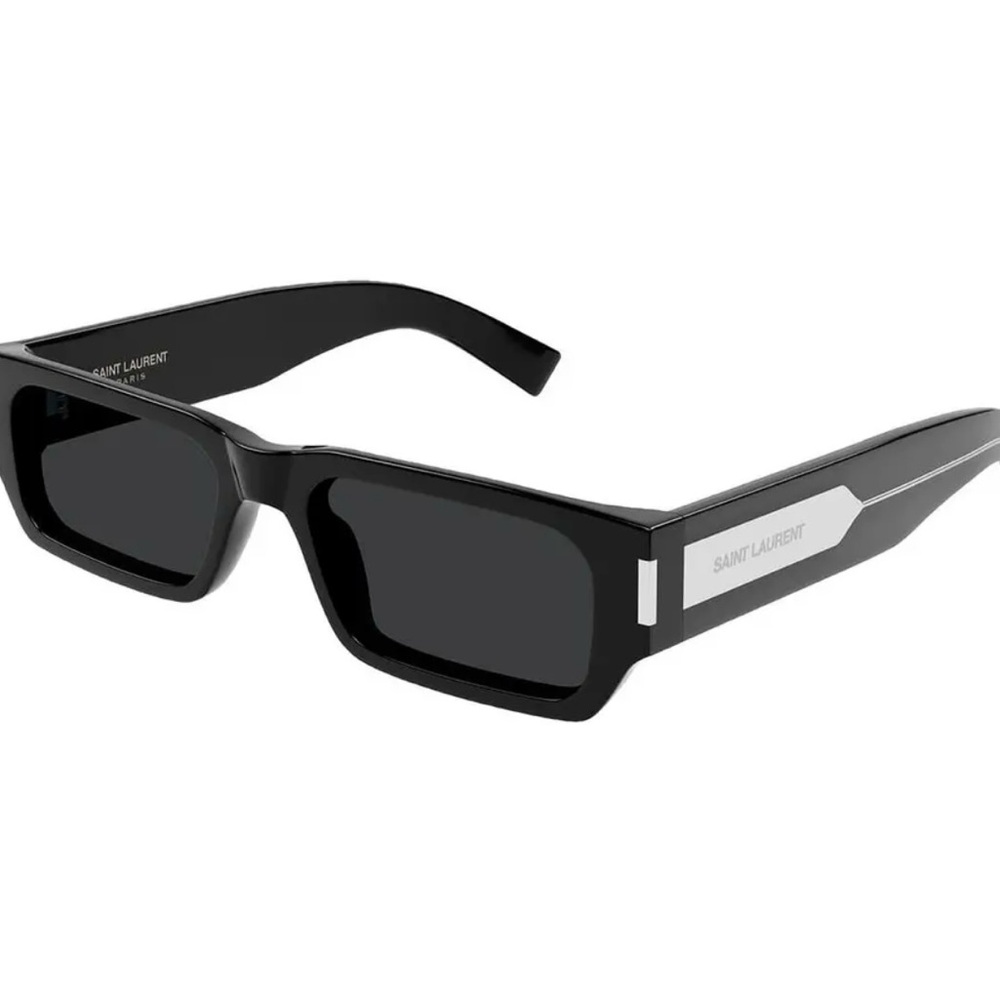 Saint Laurent SL 660
BLACK AND CRYSTAL SUNGLASSES